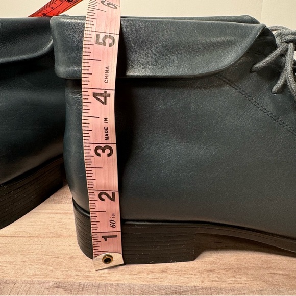 St. John’s Bay Deep Blue leather square toe ankle boots 7.5W  LIKE NEW - Picture 2 of 16